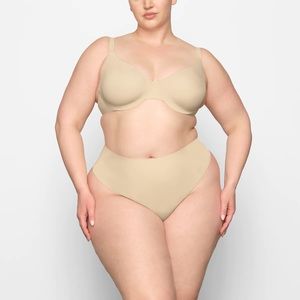 Skims Smoothing Unlined Full Coverage Bra Sand Color